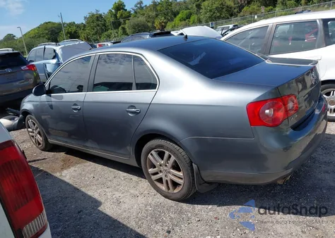 2007 Volkswagen Jetta Wolfsburg Edition from USA, damaged, VIN 3VWEG81K87M184446